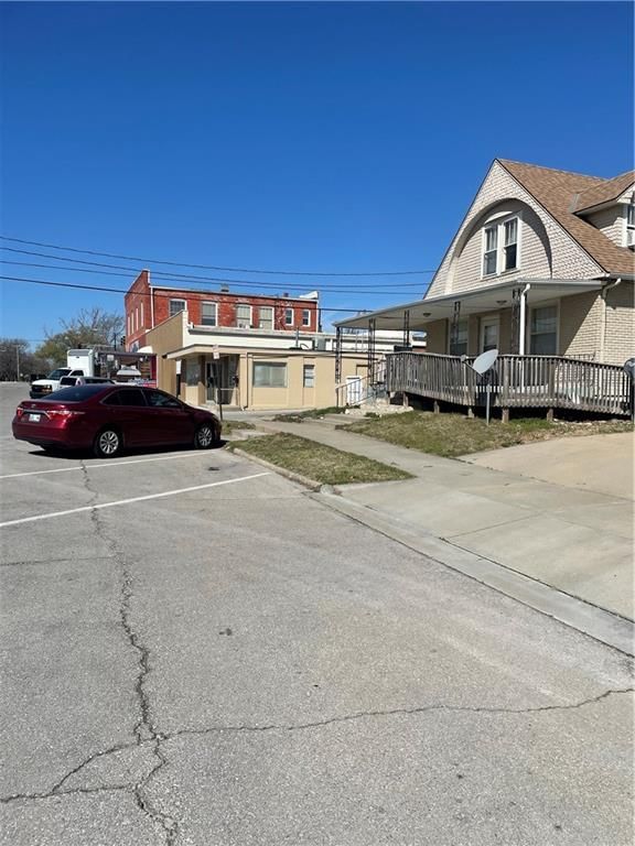 115 E 5th Street — photo 8