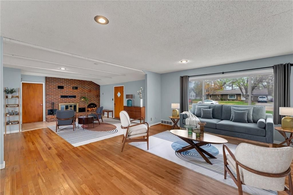 1334 S Poplar Street — photo 17