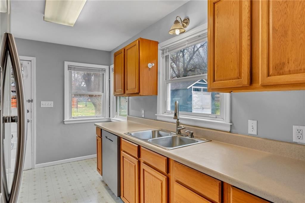 1334 S Poplar Street — photo 19