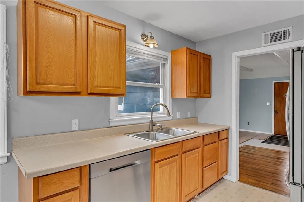 1334 S Poplar Street — photo 20