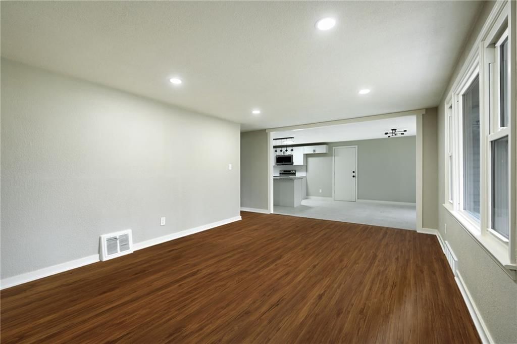 1210 LITTLE Avenue — photo 7
