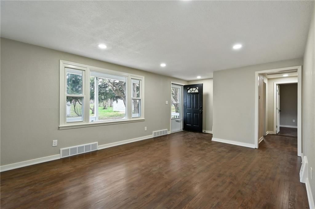1210 LITTLE Avenue — photo 10