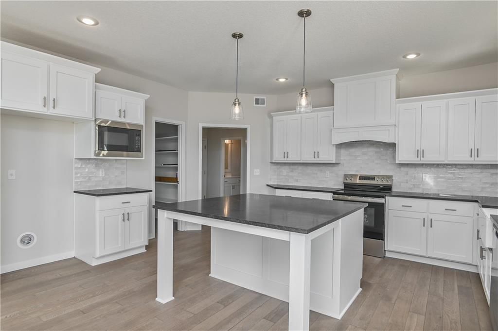 11410 S Langley Street — photo 10
