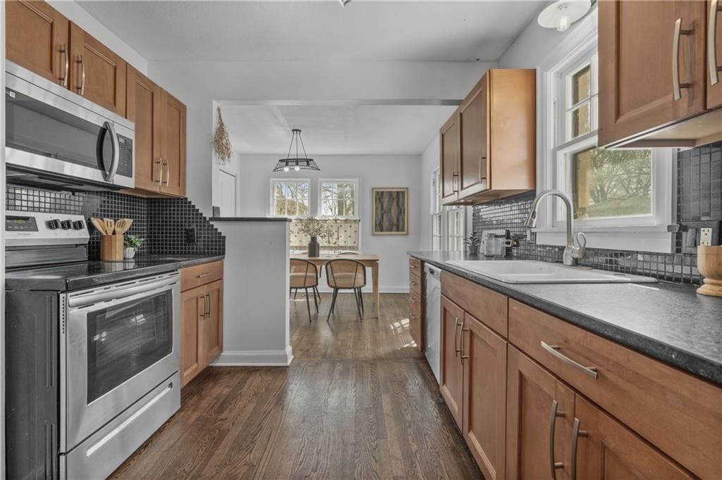 8310 Campbell Street — photo 10