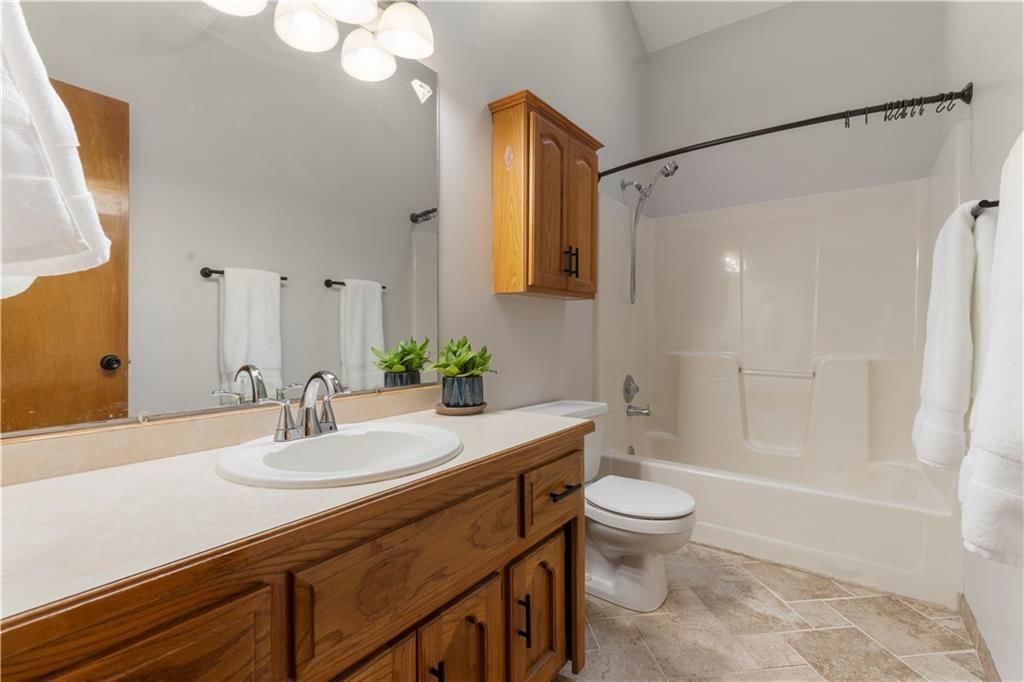 1102 W Huntington Drive — photo 29