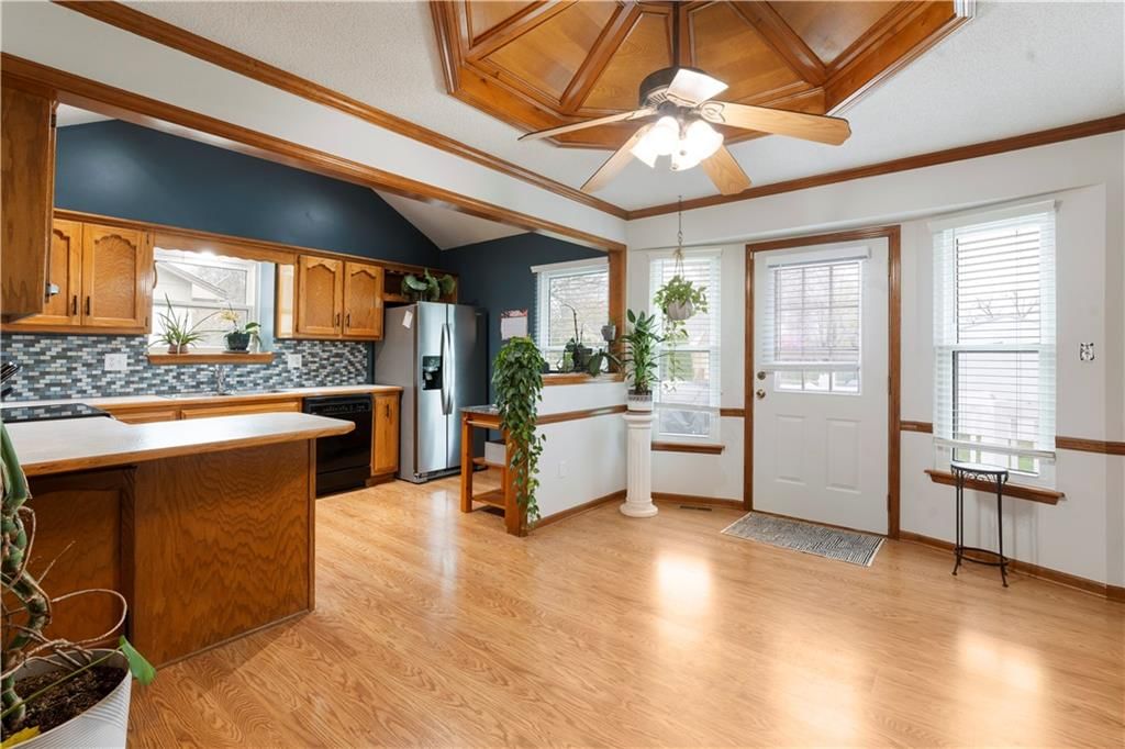 1102 W Huntington Drive — photo 7