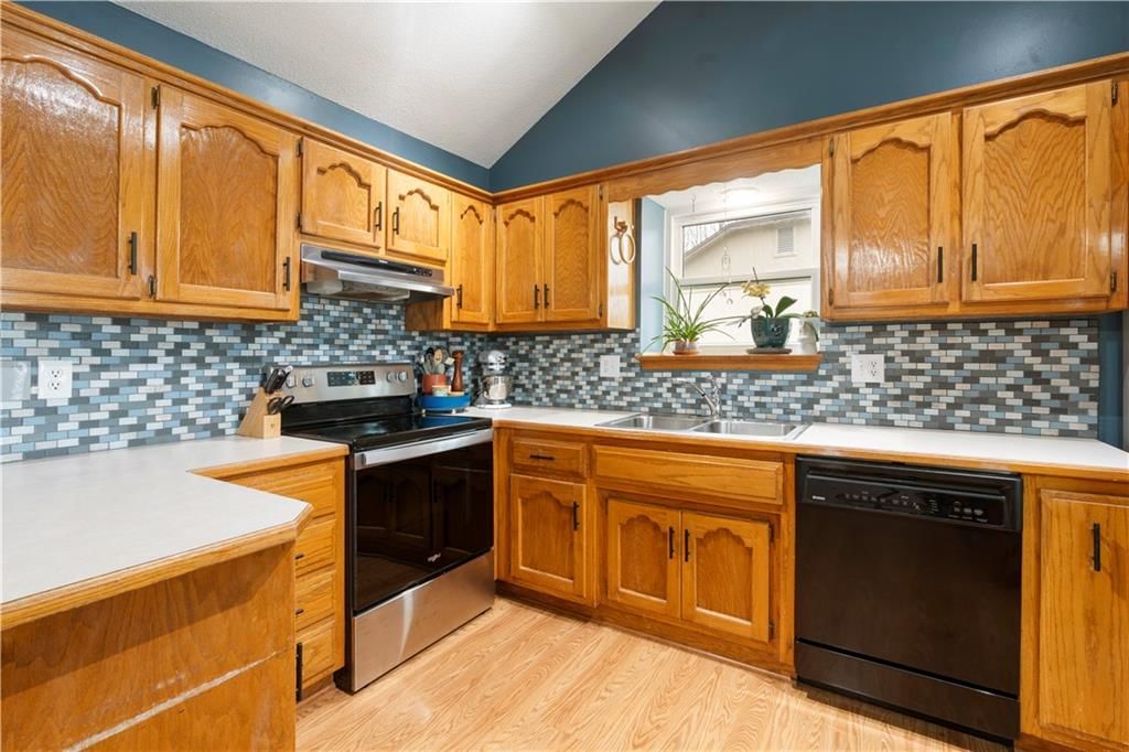 1102 W Huntington Drive — photo 8