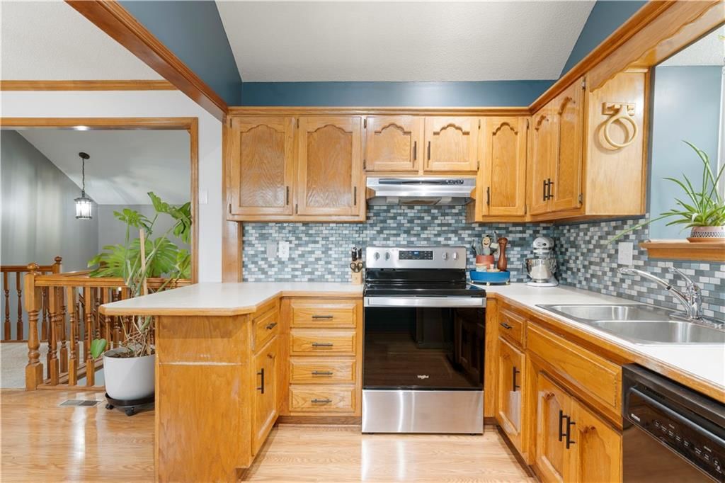 1102 W Huntington Drive — photo 9