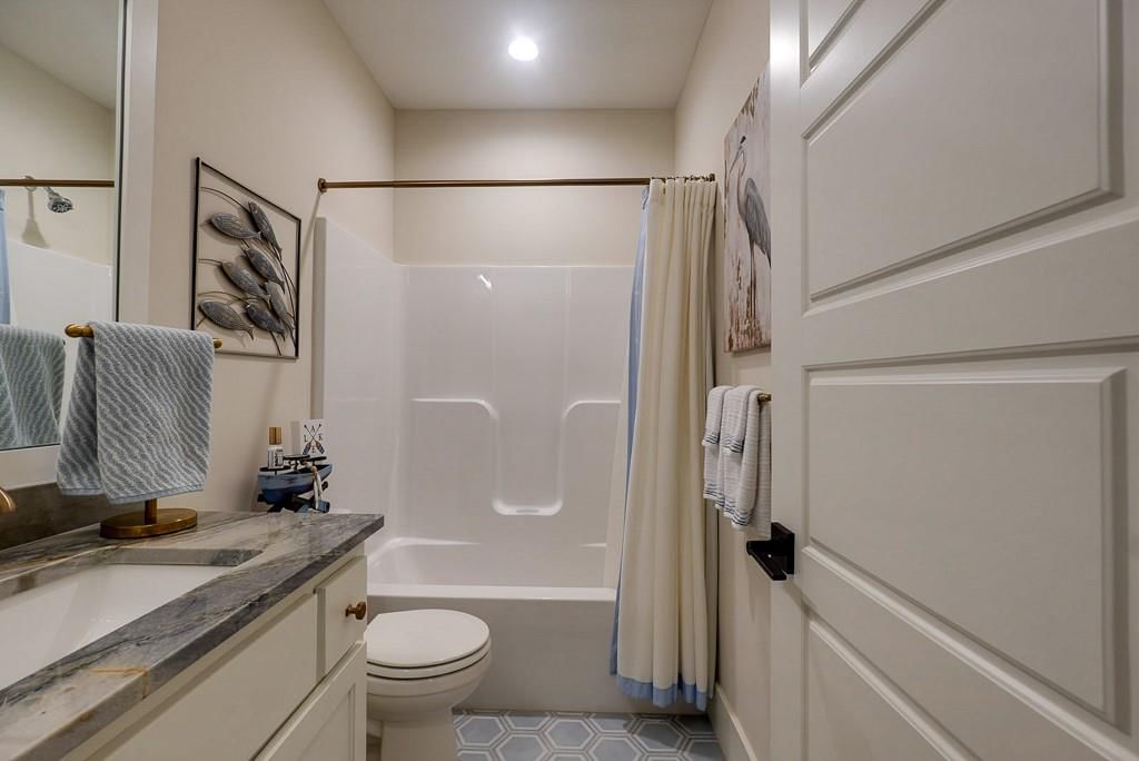 3916 Independence Avenue — photo 32
