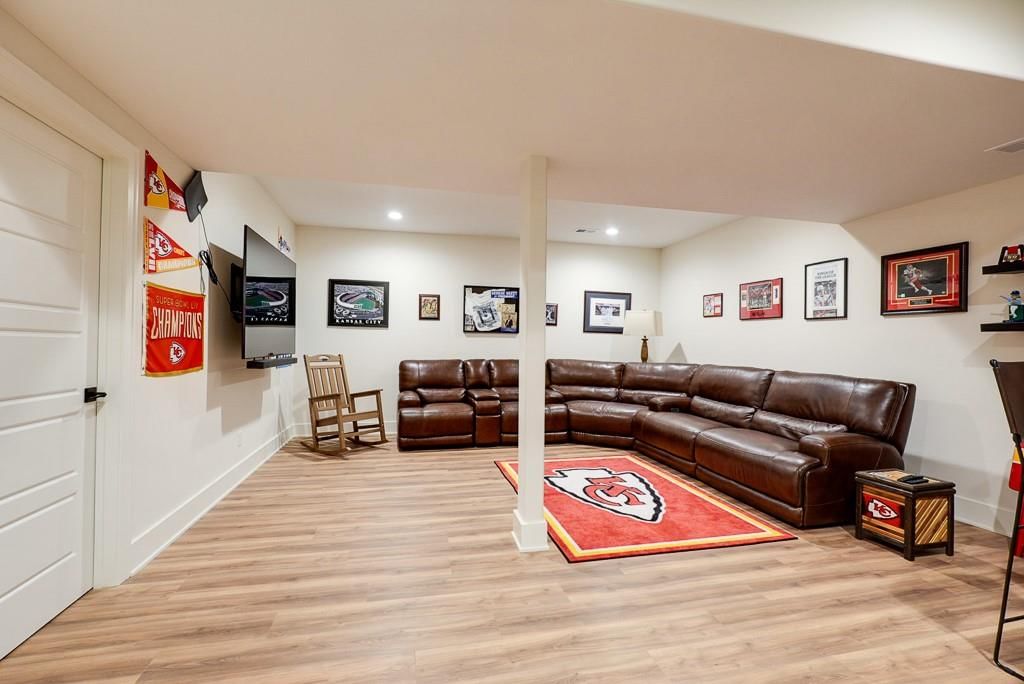 3916 Independence Avenue — photo 38