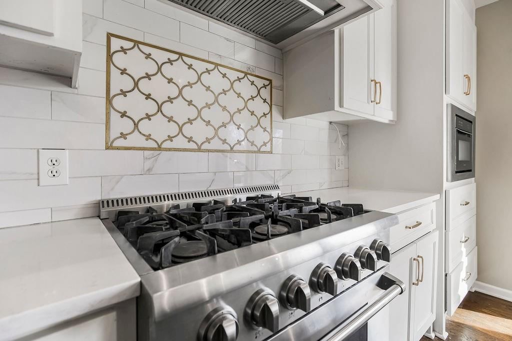 205 Thomas Place — photo 10