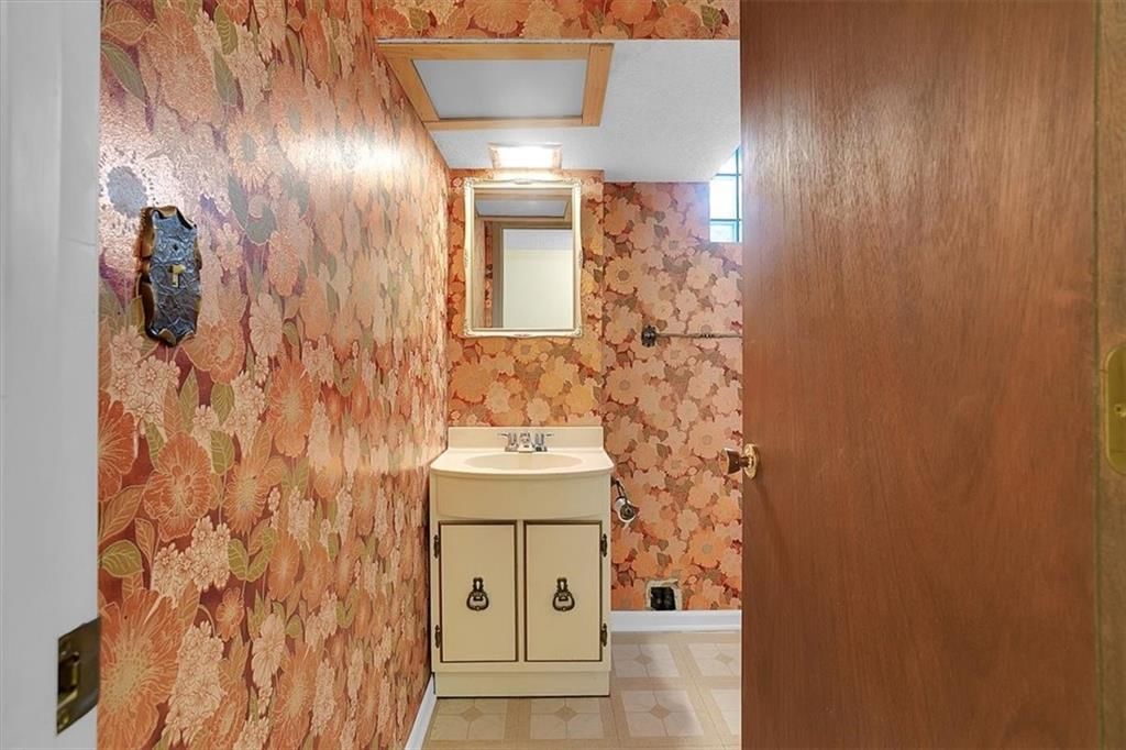 6423 Sterling Avenue — photo 28