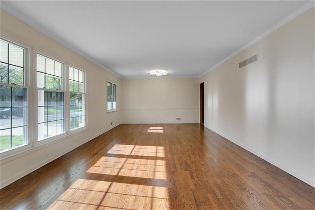 6423 Sterling Avenue — photo 4