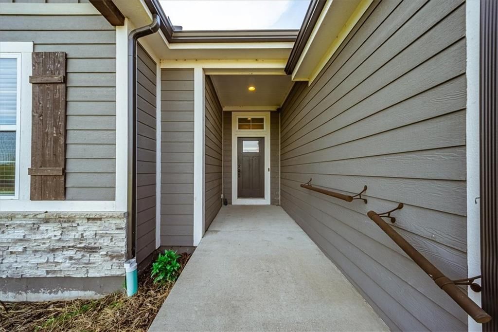 2360 Douglas Street — photo 17