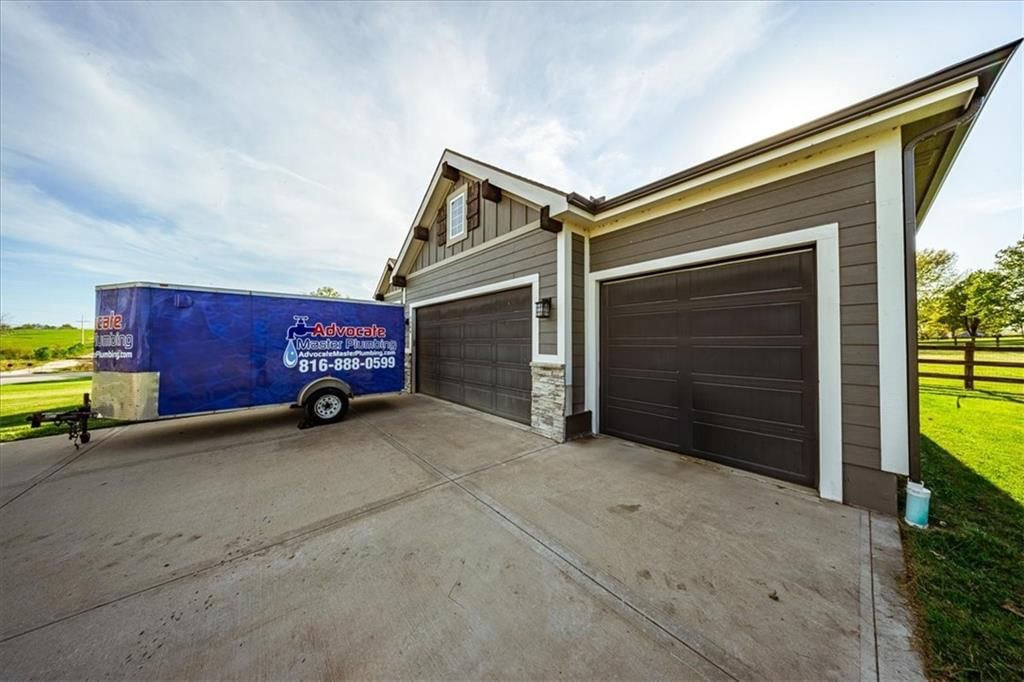 2360 Douglas Street — photo 18