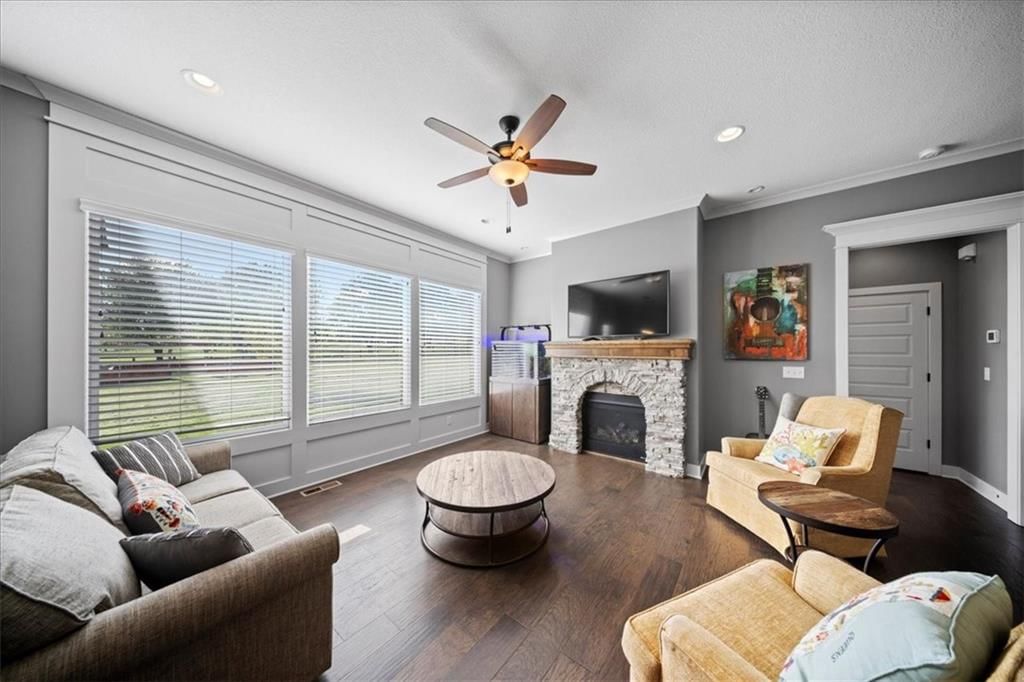 2360 Douglas Street — photo 32
