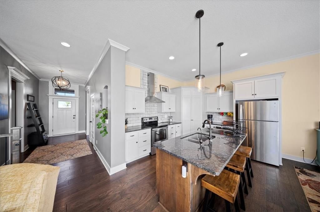 2360 Douglas Street — photo 35