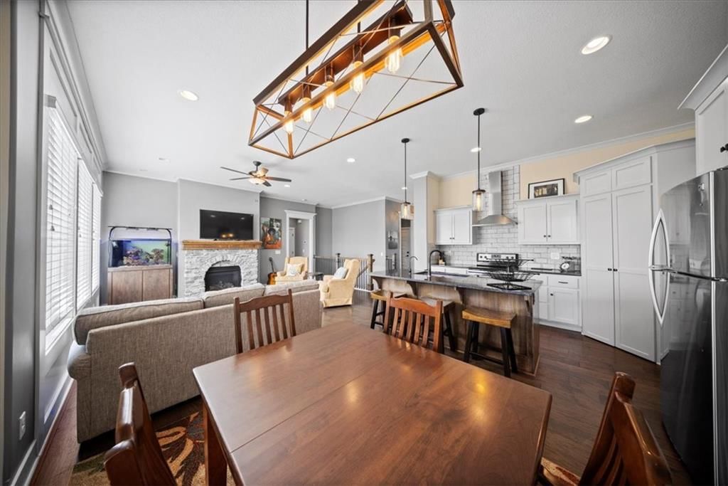 2360 Douglas Street — photo 42