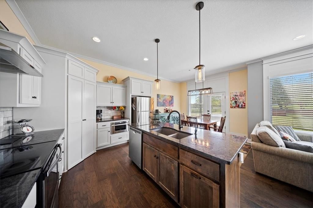 2360 Douglas Street — photo 44
