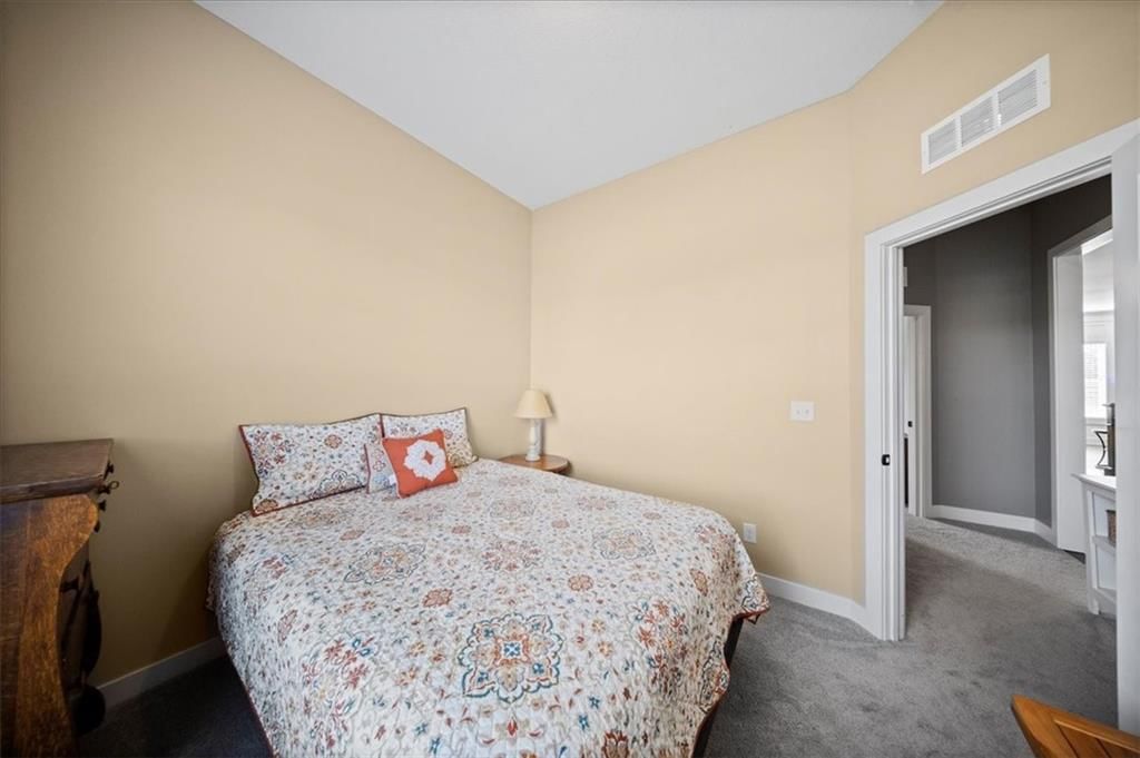 2360 Douglas Street — photo 47
