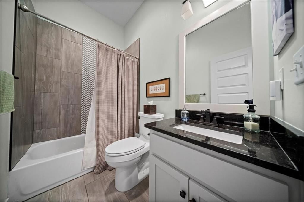2360 Douglas Street — photo 48