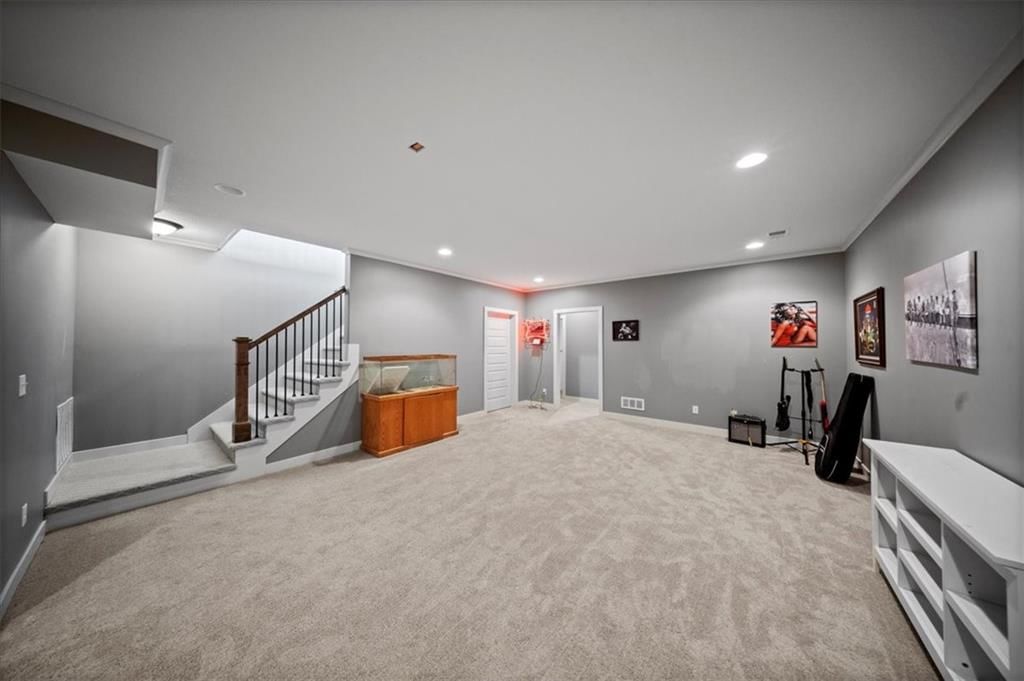 2360 Douglas Street — photo 66