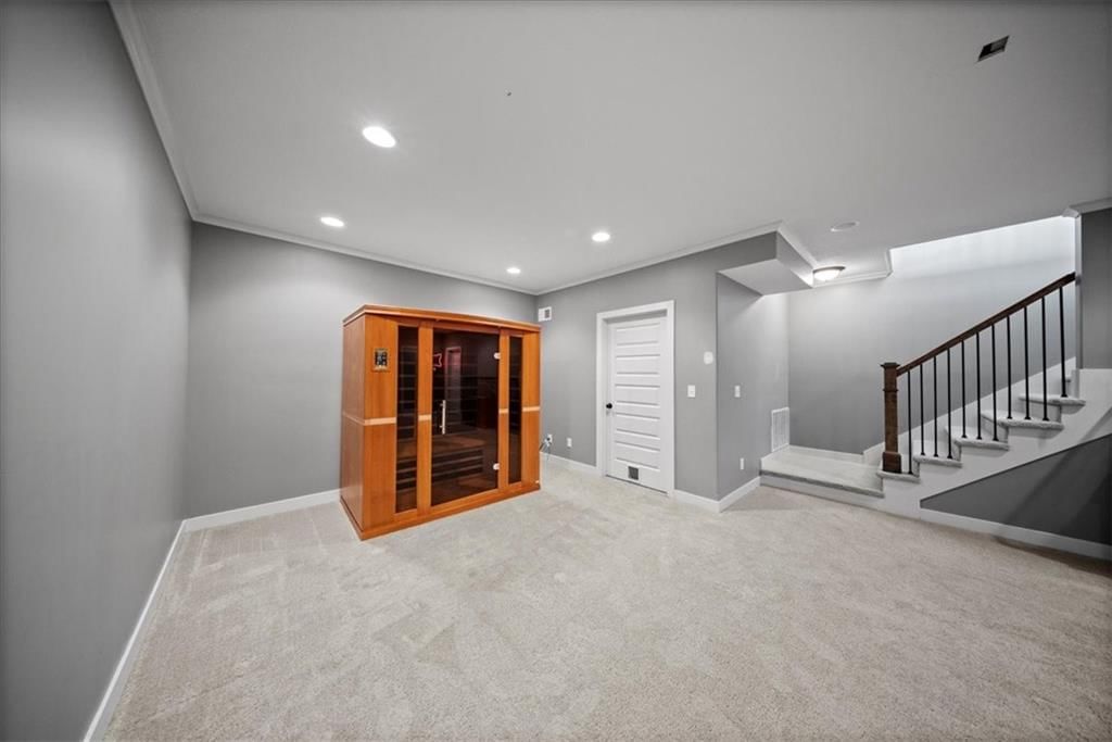 2360 Douglas Street — photo 68