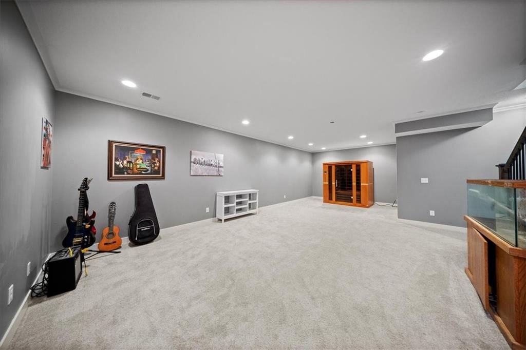 2360 Douglas Street — photo 69