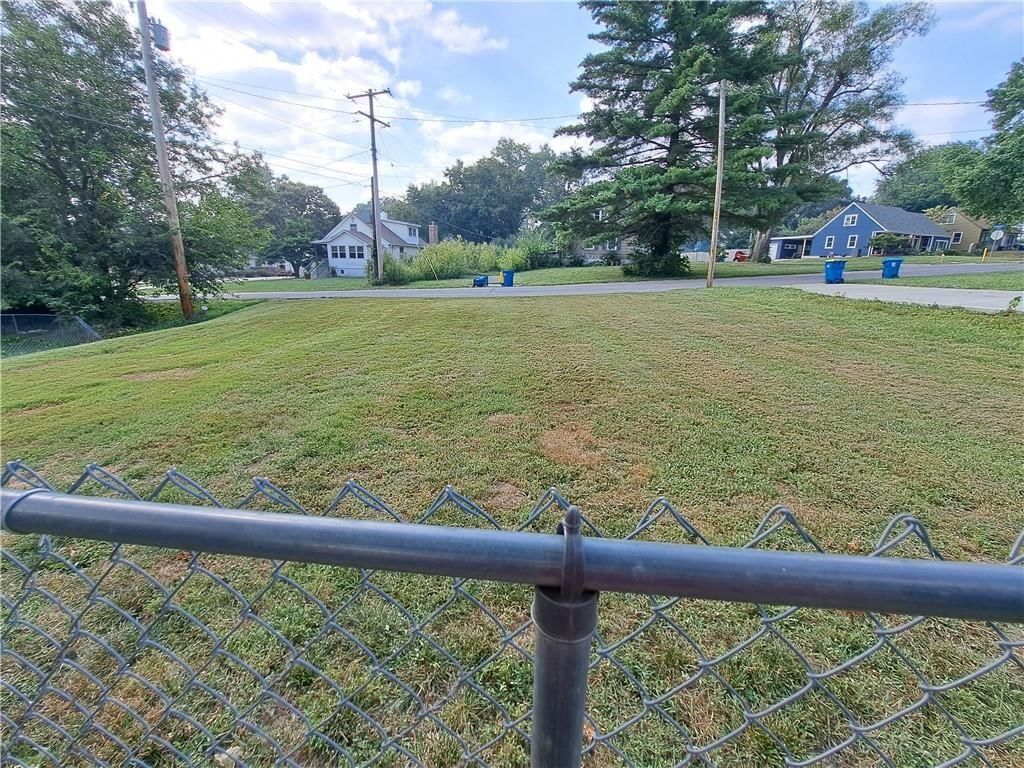 533 W Liberty Drive — photo 10