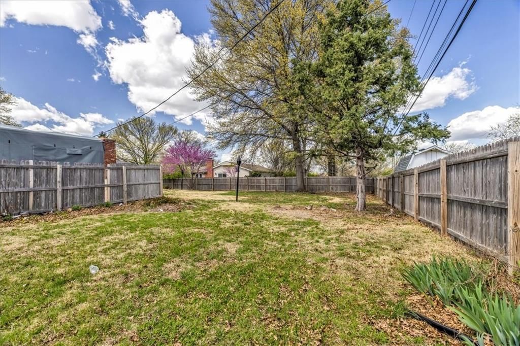7423 Maywood Avenue — photo 25