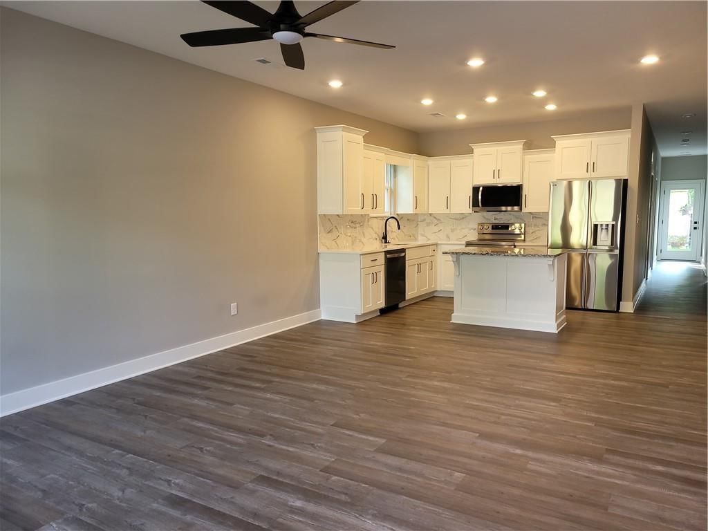 912 S Pope Avenue — photo 2