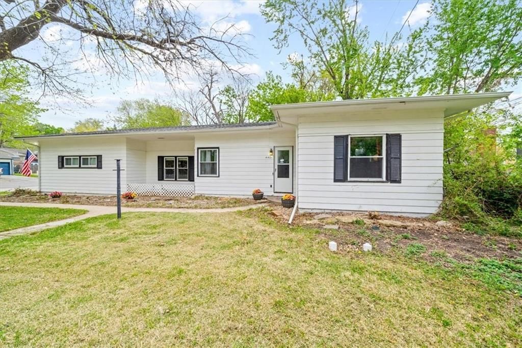 4401 N Holmes Street, Kansas City, MO