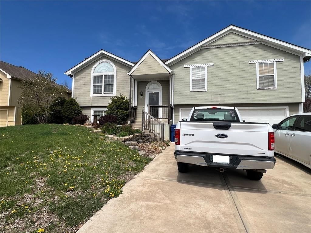 228 NE Dreamweaver Avenue, Lee's Summit, MO