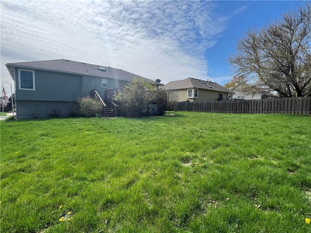 228 NE Dreamweaver Avenue — photo 16