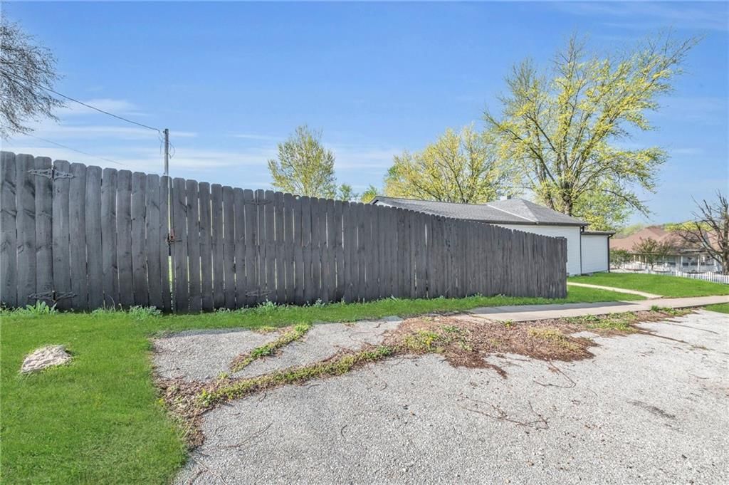 303 E 2nd Street — photo 36