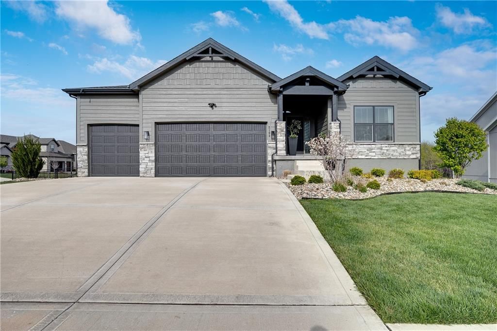 2103 NW Killarney Lane, Lee's Summit, MO