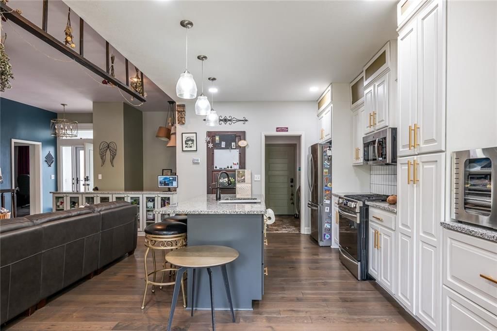 8823 W Longview Parkway — photo 16