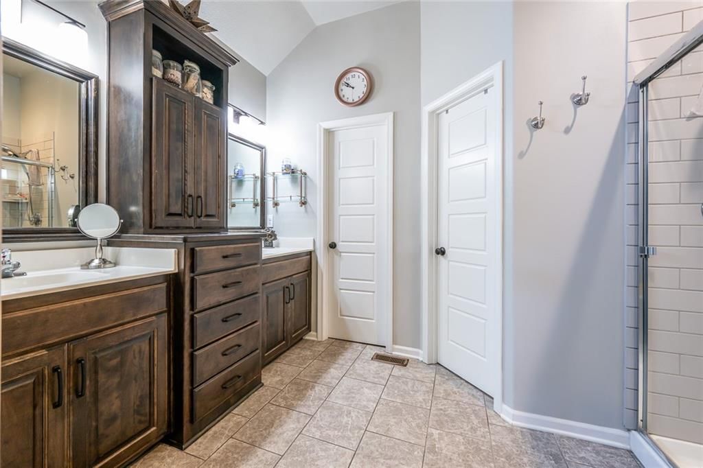 8823 W Longview Parkway — photo 23