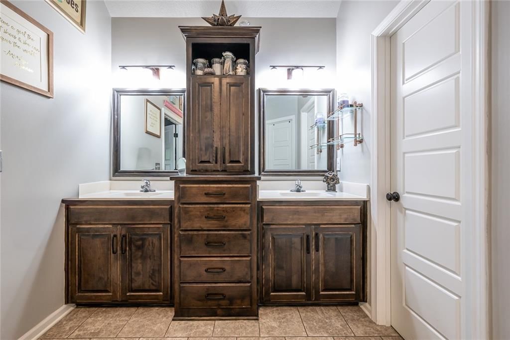 8823 W Longview Parkway — photo 24