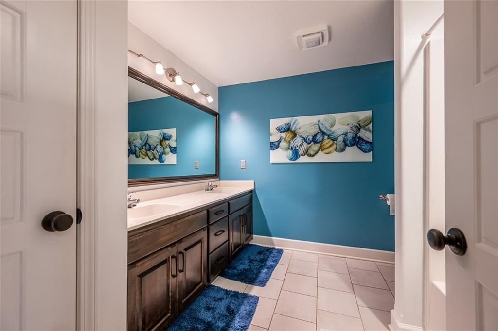 8823 W Longview Parkway — photo 27