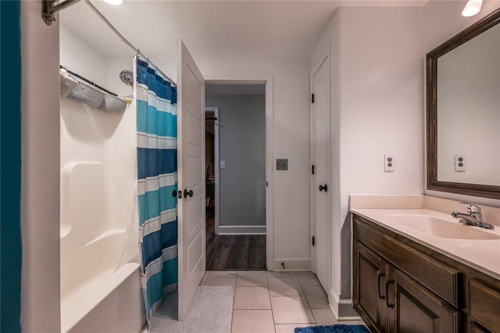 8823 W Longview Parkway — photo 29