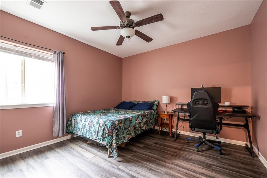 8823 W Longview Parkway — photo 34