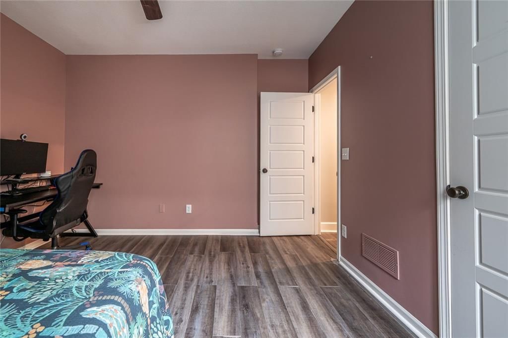 8823 W Longview Parkway — photo 35