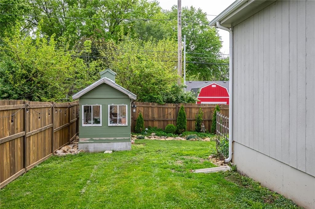 8823 W Longview Parkway — photo 38