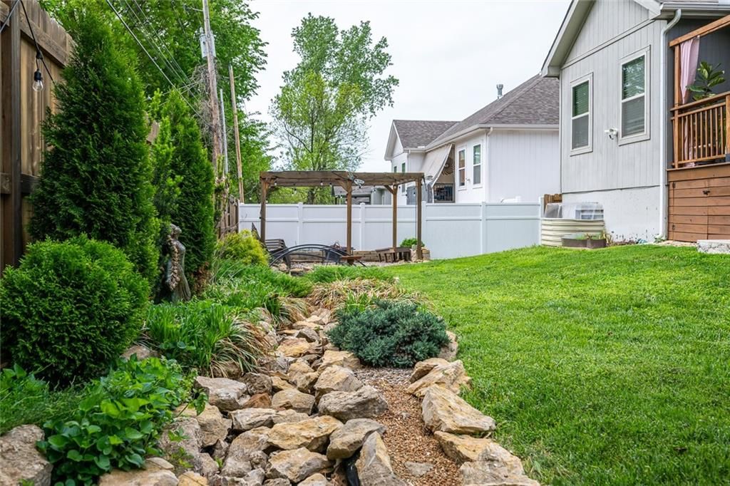 8823 W Longview Parkway — photo 43