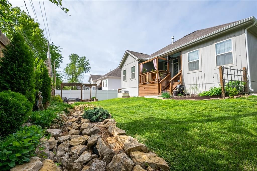 8823 W Longview Parkway — photo 53