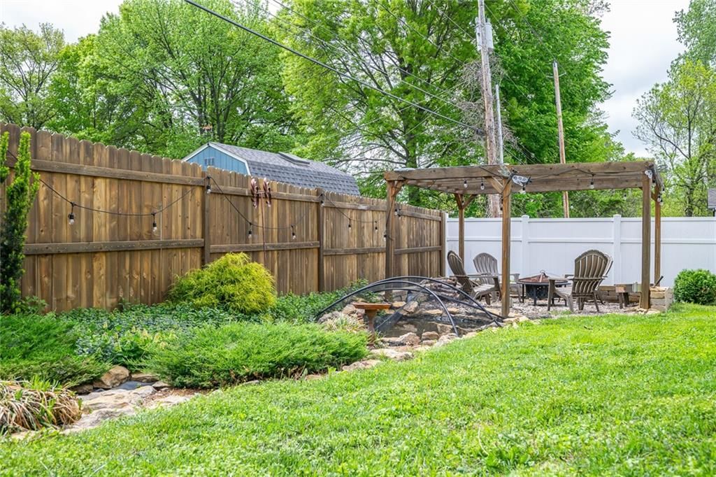8823 W Longview Parkway — photo 57
