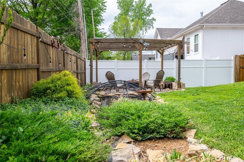 8823 W Longview Parkway — photo 58