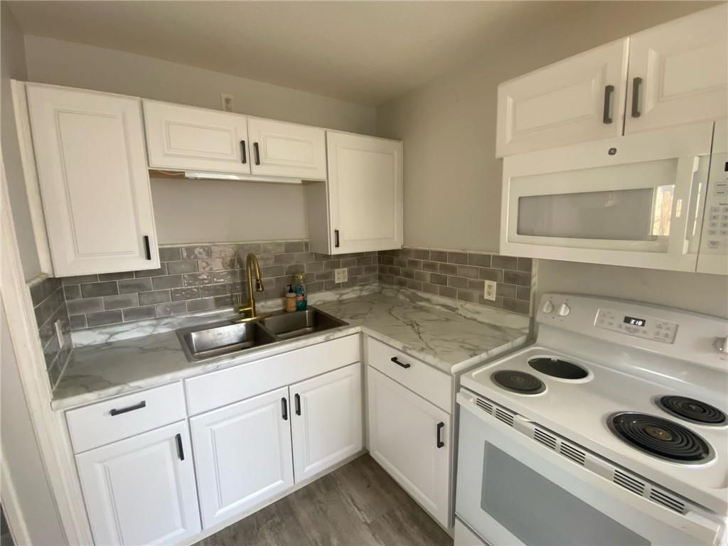 311 E 3rd Street — photo 8