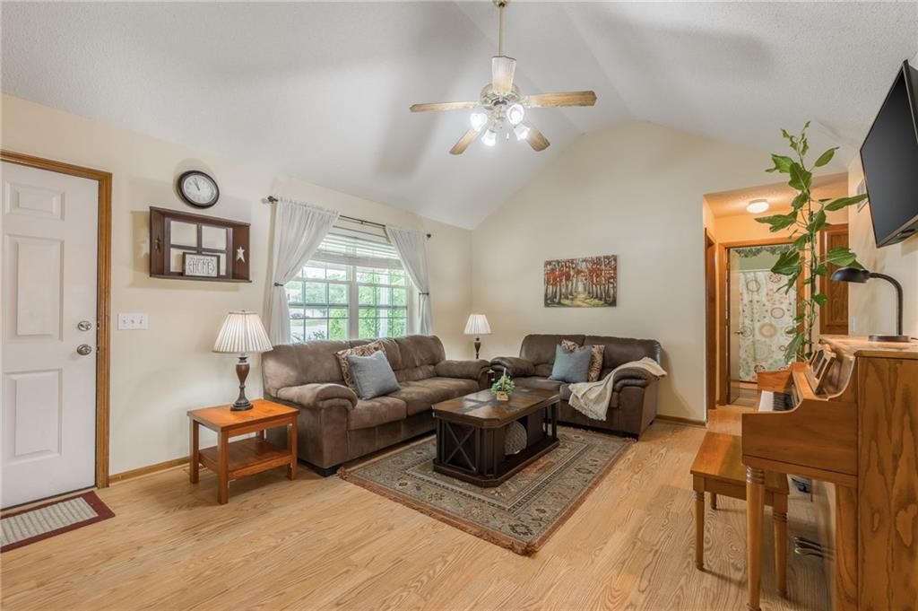 1301 Stonecrest Drive — photo 3